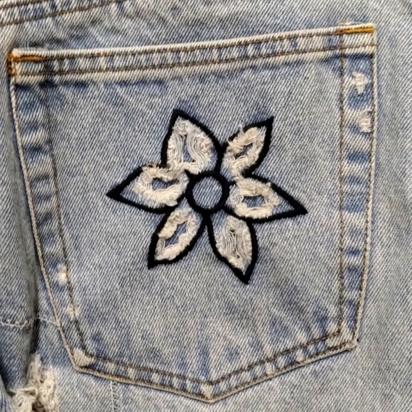 Vintage High Rise Zip Code Jeans Size 9/10 Heavily Distressed Flowers Mom jeans - Picture 12 of 17